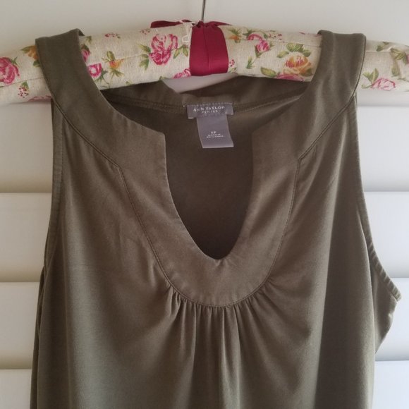 V-neck Sleeveless Solid Ruched Tank Top Ann Taylor - Picture 2 of 4